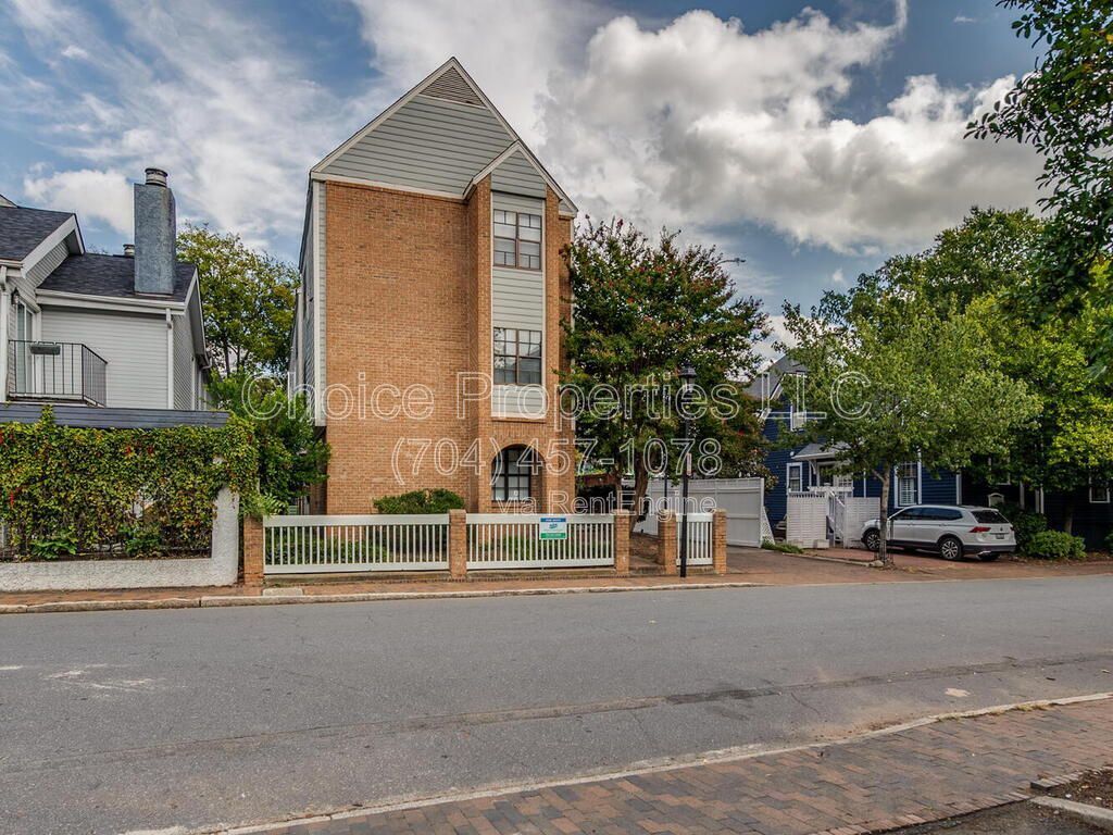 Enjoy living in the heart of Fourth Ward in Uptown Charlotte! property image