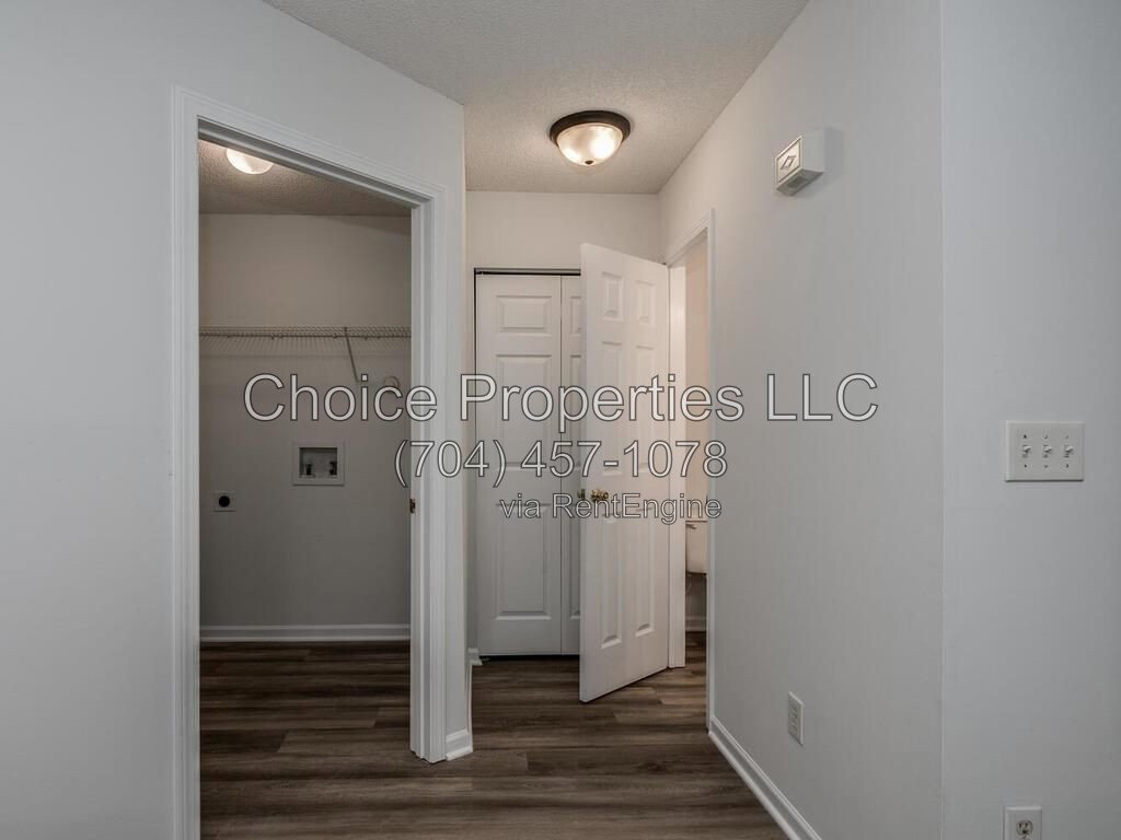 Cute Town home in the popular River gate community located in Steele creek! property image