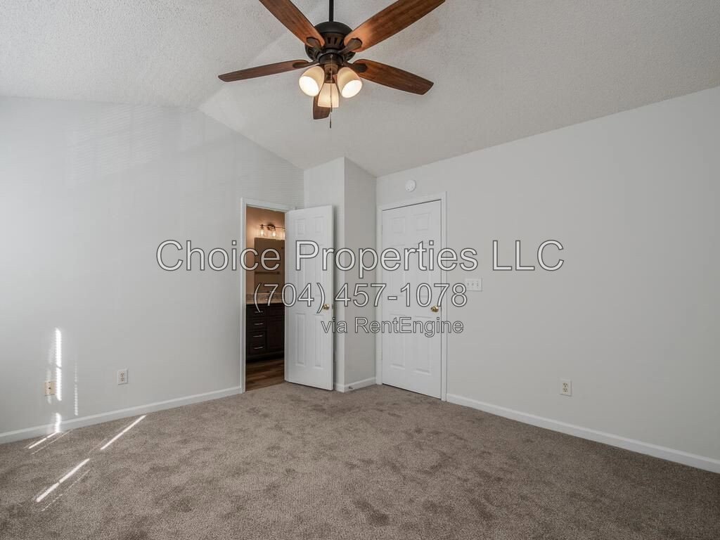 Cute Town home in the popular River gate community located in Steele creek! property image