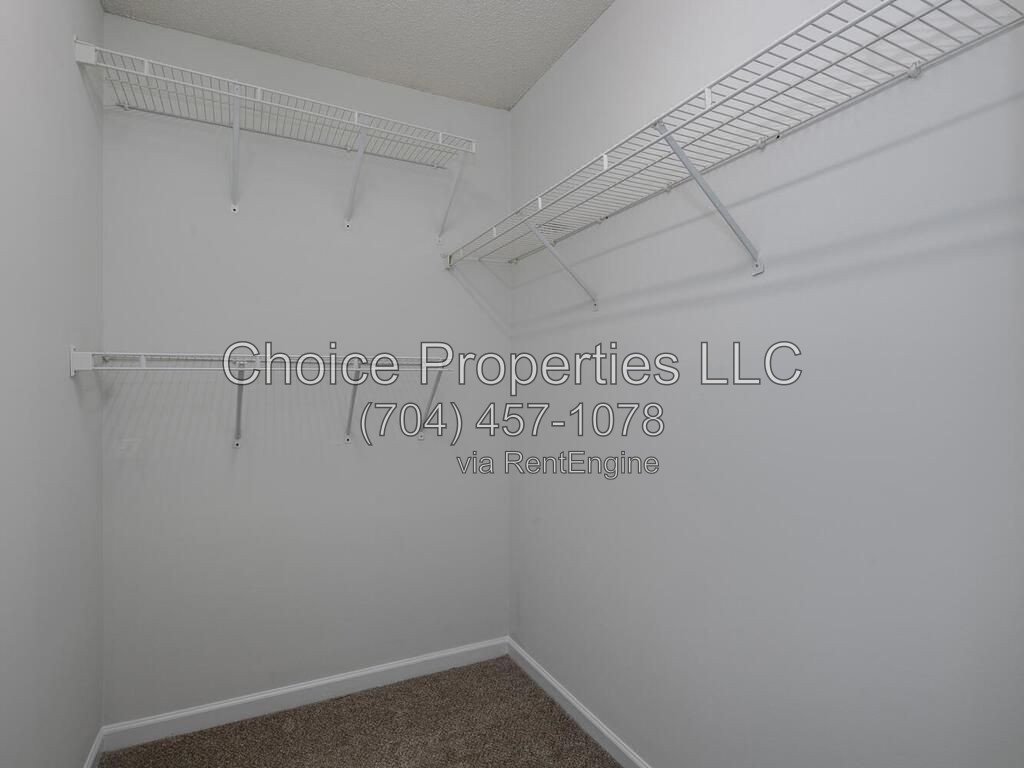 Cute Town home in the popular River gate community located in Steele creek! property image