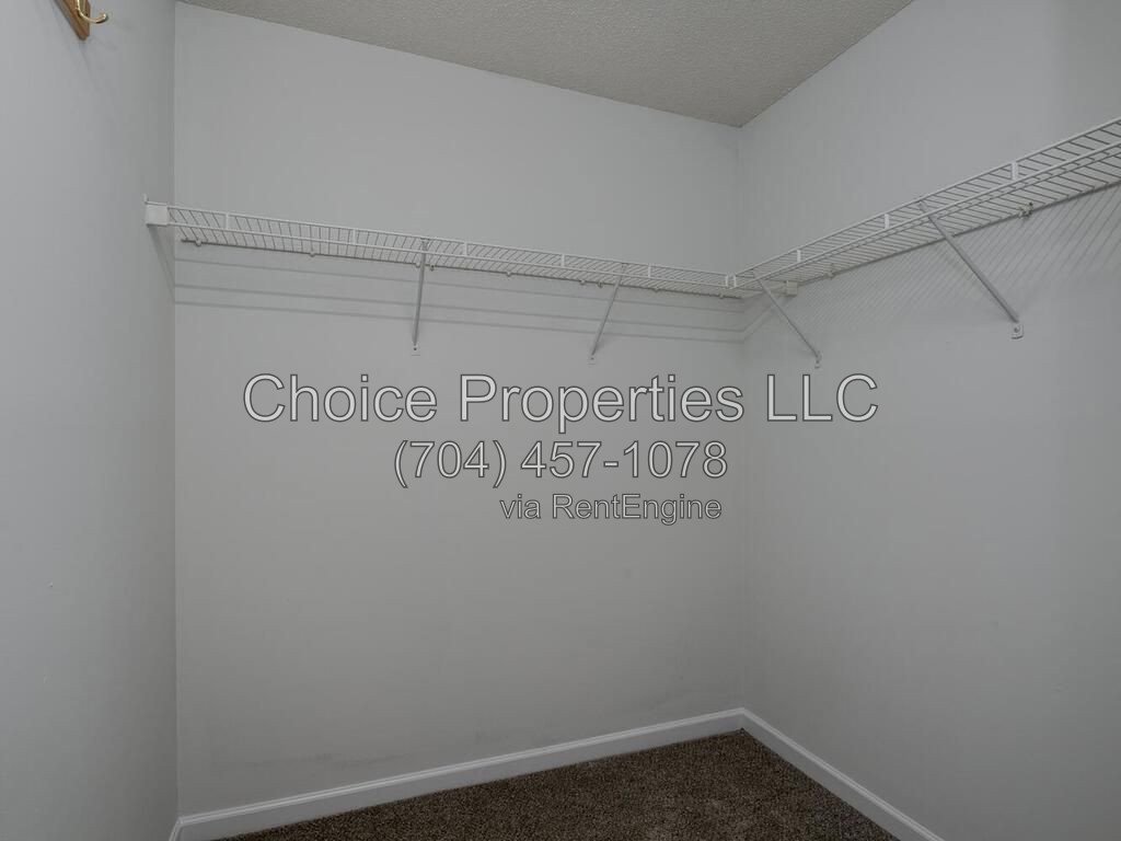 Cute Town home in the popular River gate community located in Steele creek! property image