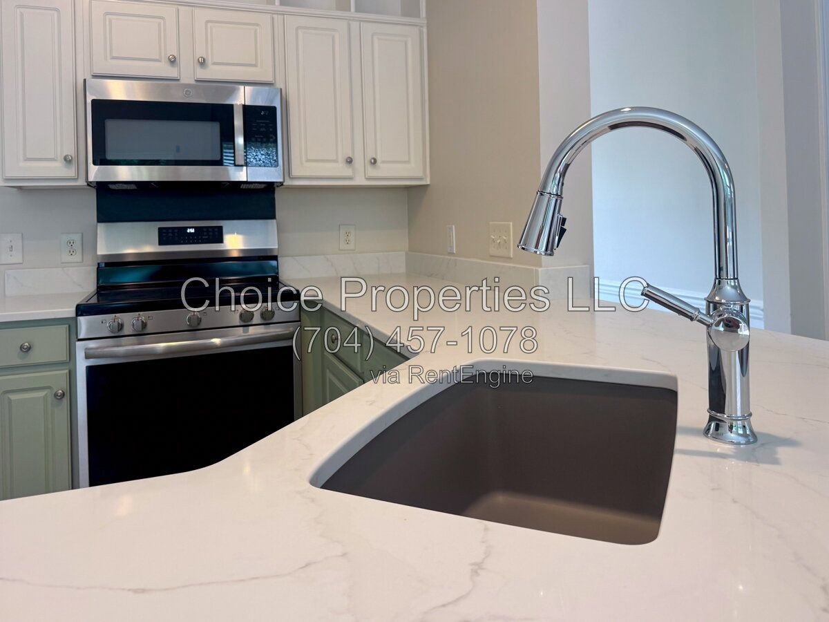 9148 Hillston Ridge in Melbourne. property image