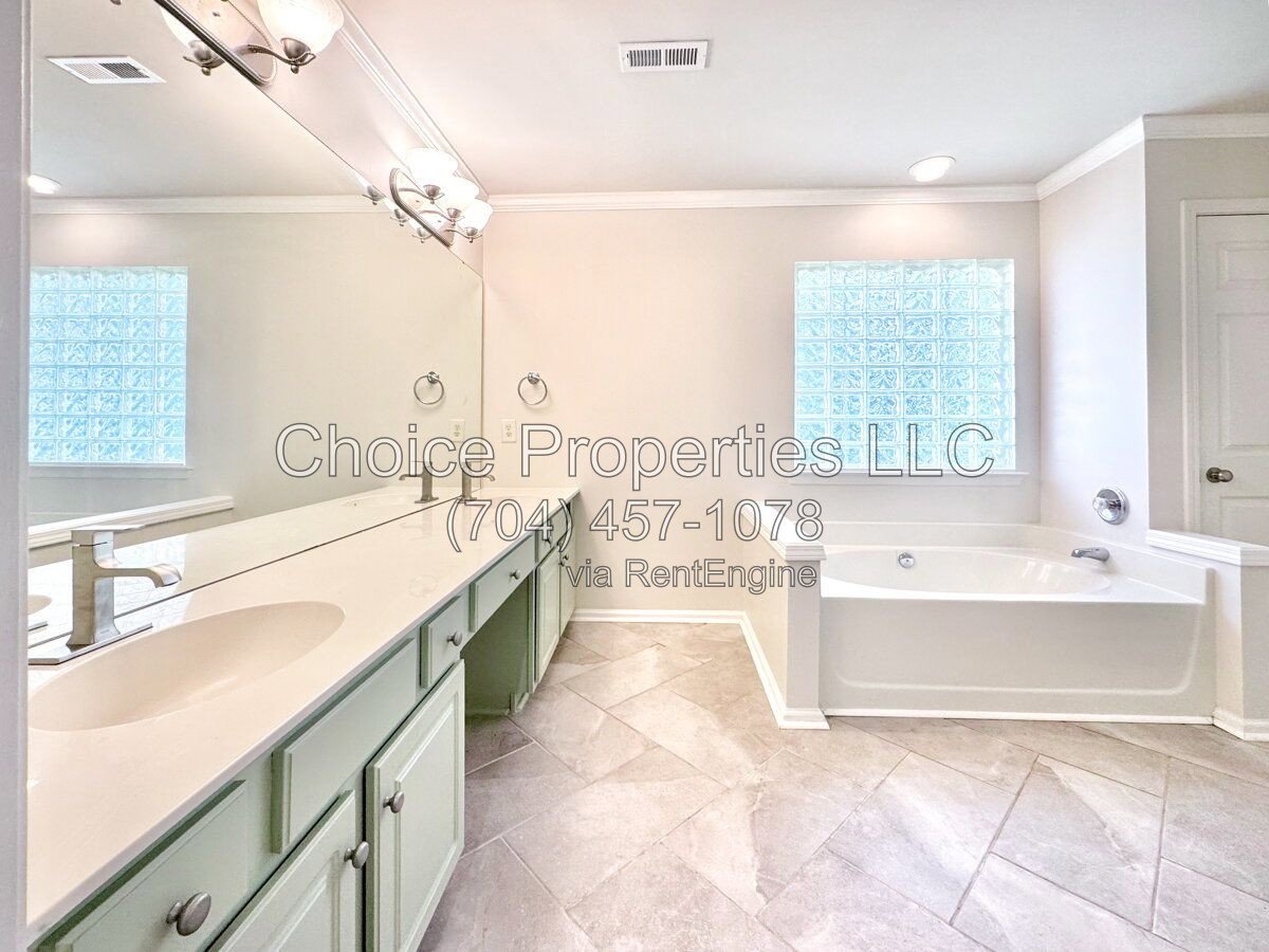 9148 Hillston Ridge in Melbourne. property image