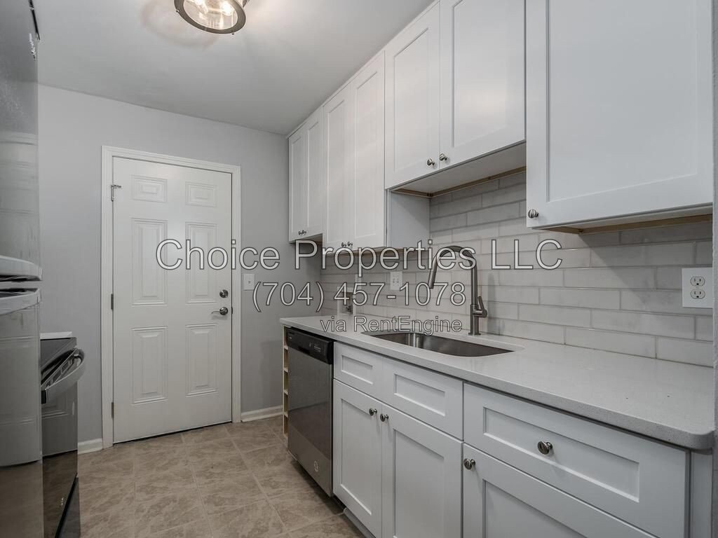Super cute 1 bedroom, 1 bathroom, apartment in West Charlotte! property image