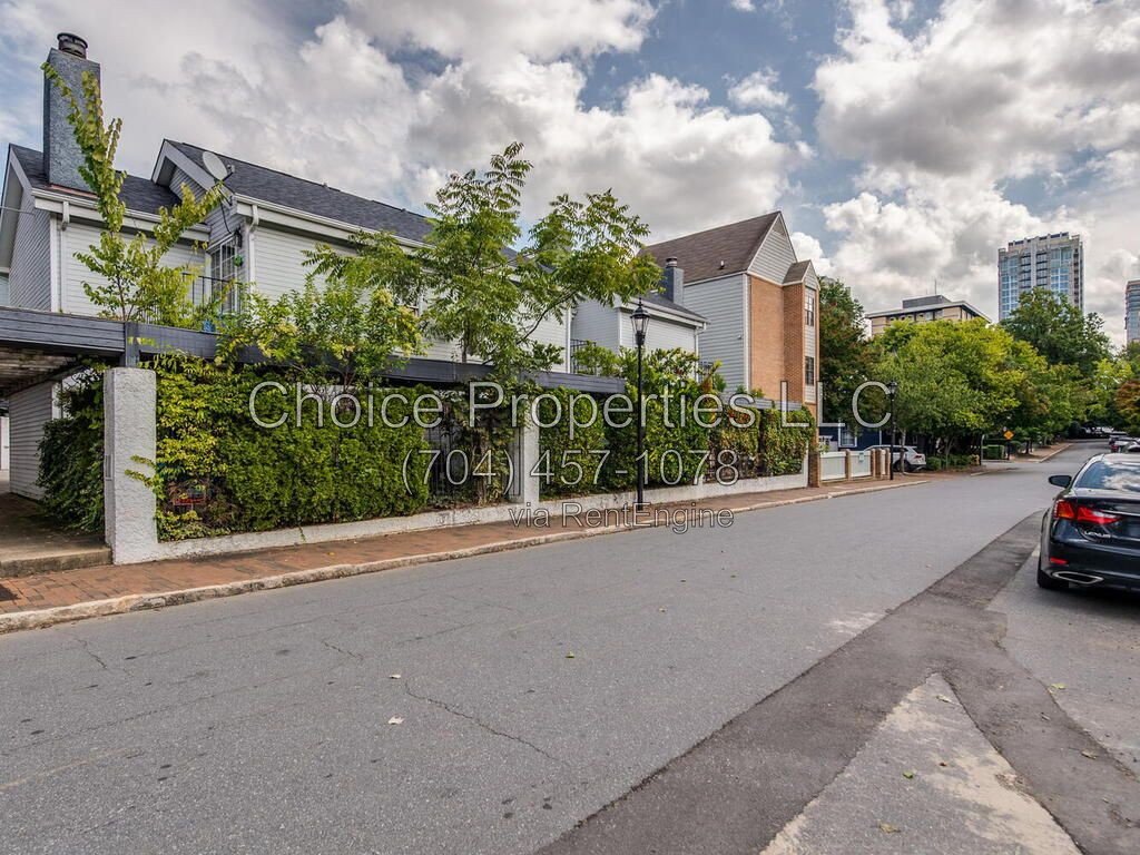 Enjoy living in the heart of Fourth Ward in Uptown Charlotte! property image