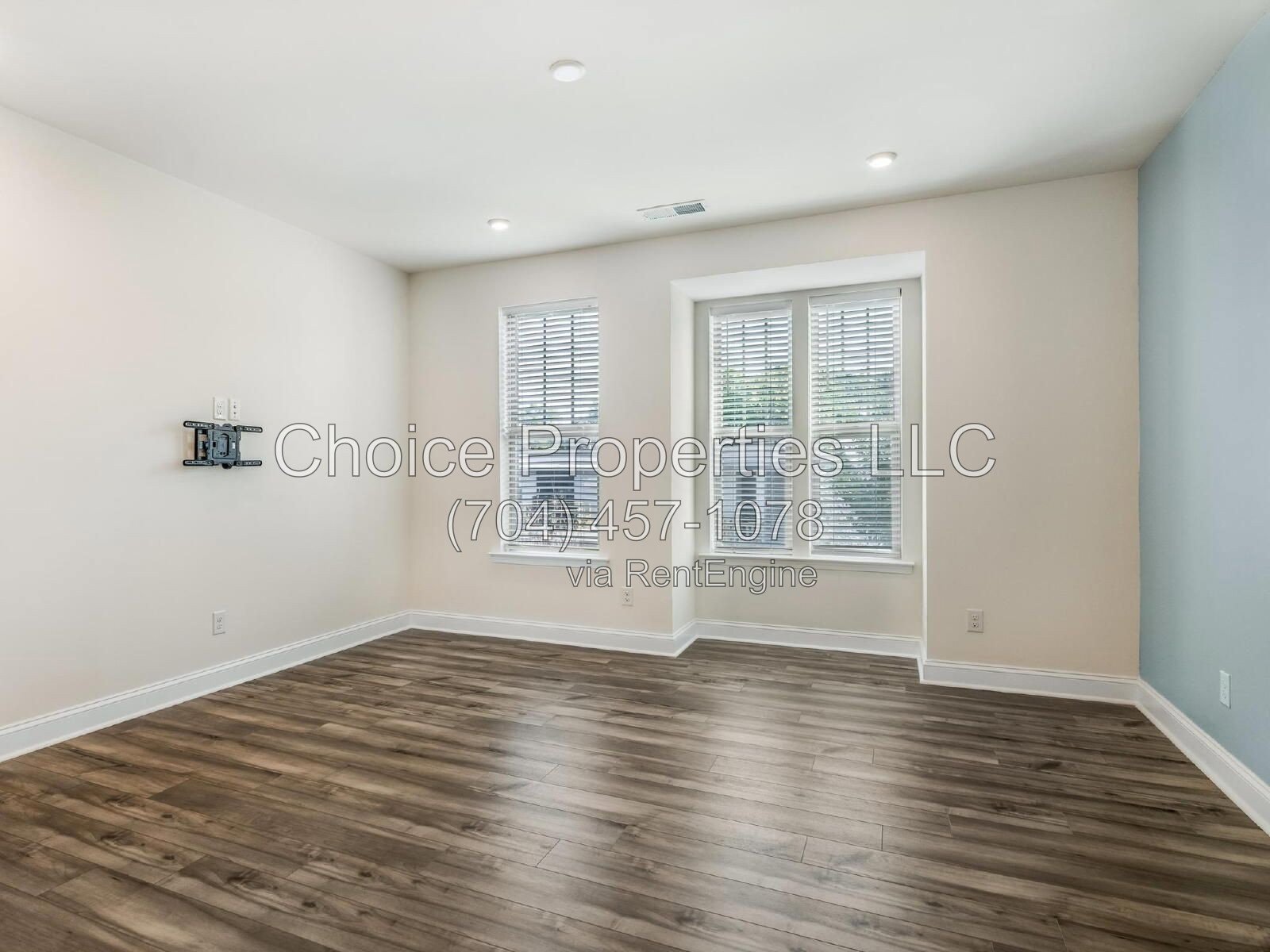 The Towns on Greenway! Two bedrooms. Two private baths, Half Bath. Greenway around the corner. Uptown minutes away. And cookies. Really good cookies. $2,250/month. property image