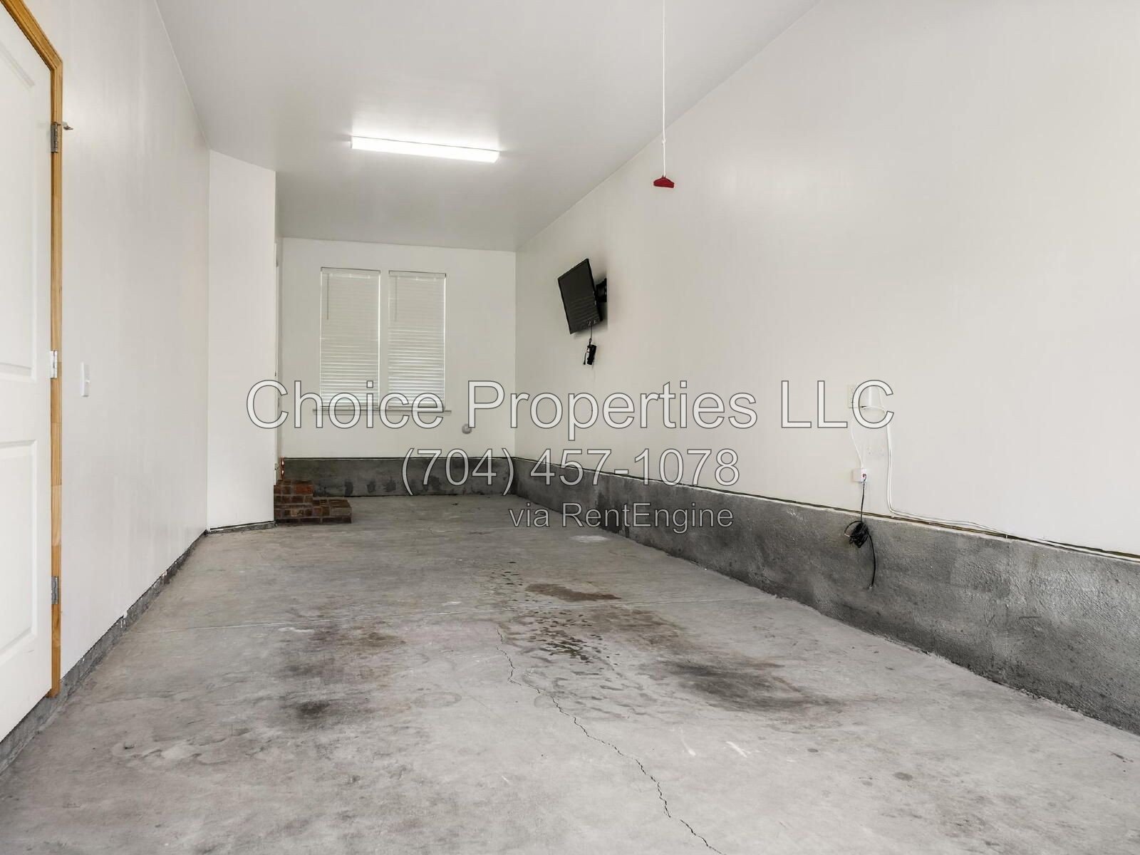 The Towns on Greenway! Two bedrooms. Two private baths, Half Bath. Greenway around the corner. Uptown minutes away. And cookies. Really good cookies. $2,250/month. property image