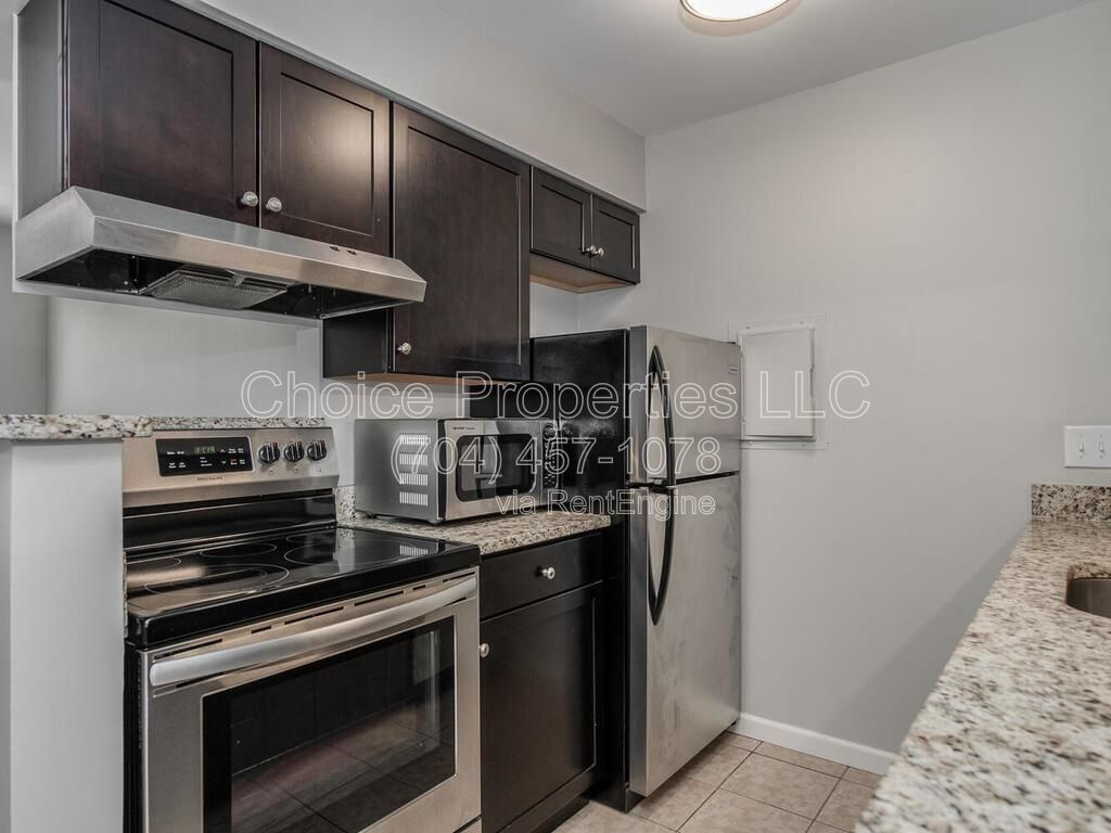 Enjoy living in the heart of Fourth Ward in Uptown Charlotte- Fully furnished! property image