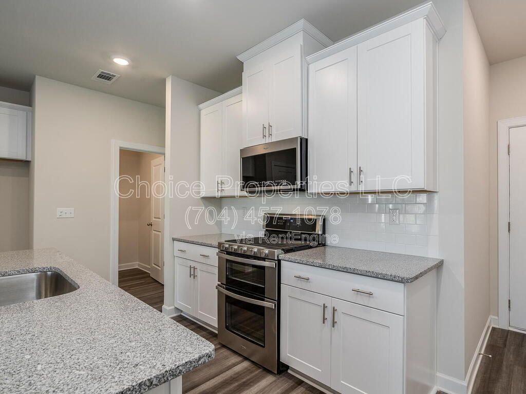 Built in 2022 and waiting for you to move right on in! property image