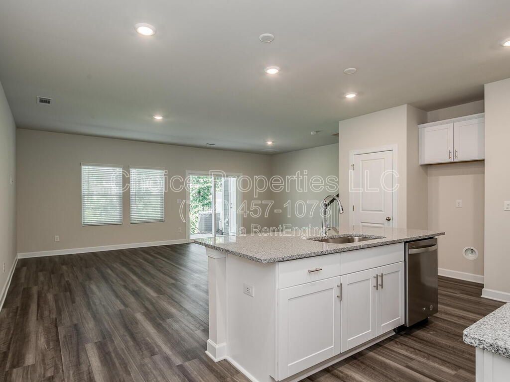 Built in 2022 and waiting for you to move right on in! property image