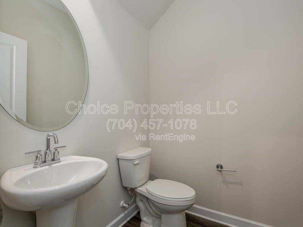 Built in 2022 and waiting for you to move right on in! property image