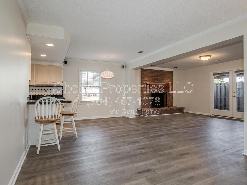 GREAT SOUTH CLT LOCATION! PRIVATE COMMUNITY-EASY TO-GET-TO NEW GREENWAY ENTRANCE OFF SHARON RD. property image