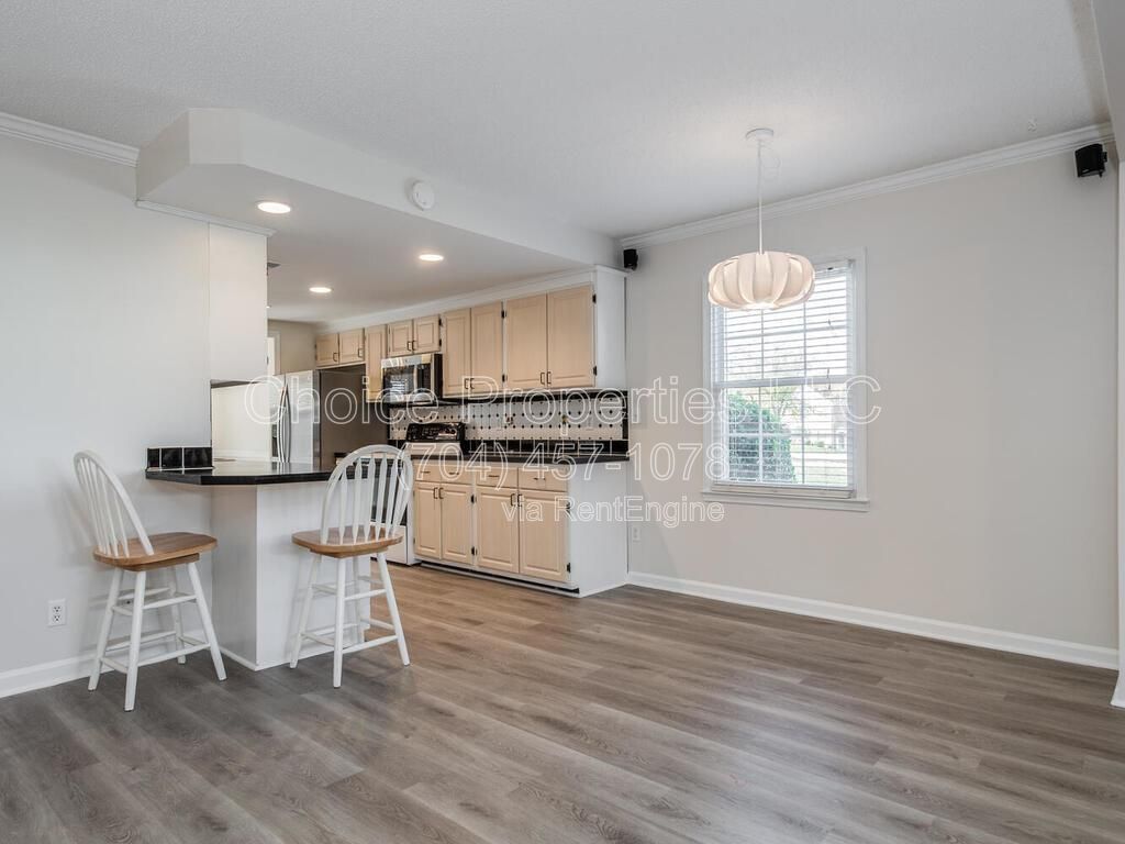 GREAT SOUTH CLT LOCATION! PRIVATE COMMUNITY-EASY TO-GET-TO NEW GREENWAY ENTRANCE OFF SHARON RD. property image