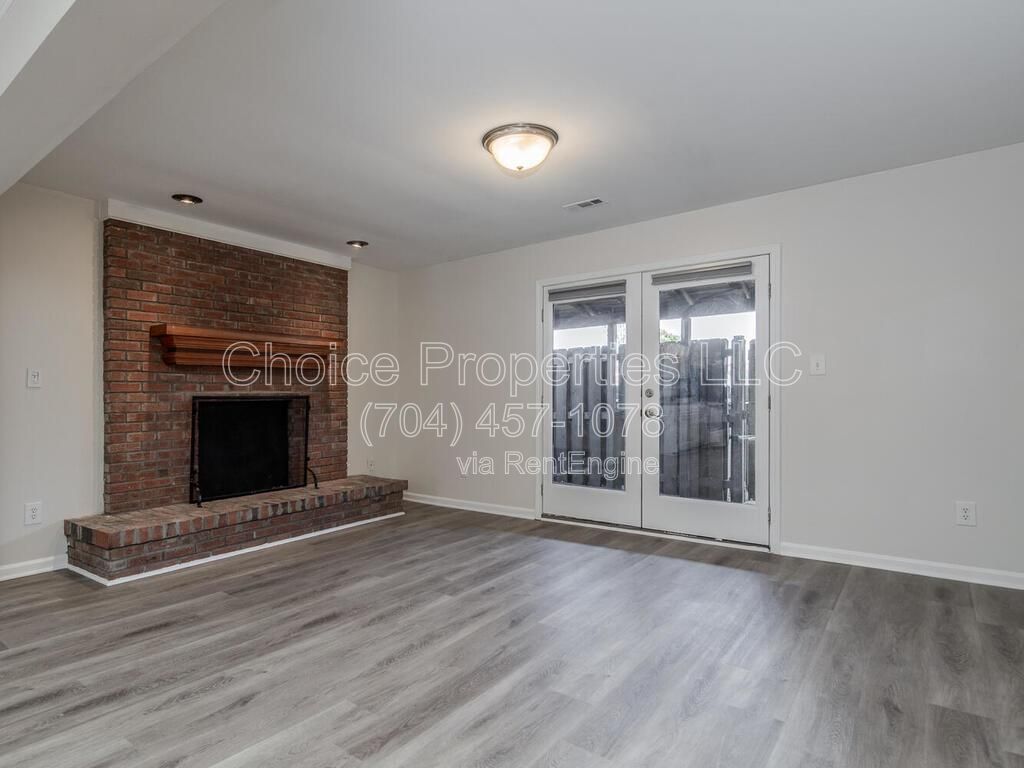 GREAT SOUTH CLT LOCATION! PRIVATE COMMUNITY-EASY TO-GET-TO NEW GREENWAY ENTRANCE OFF SHARON RD. property image