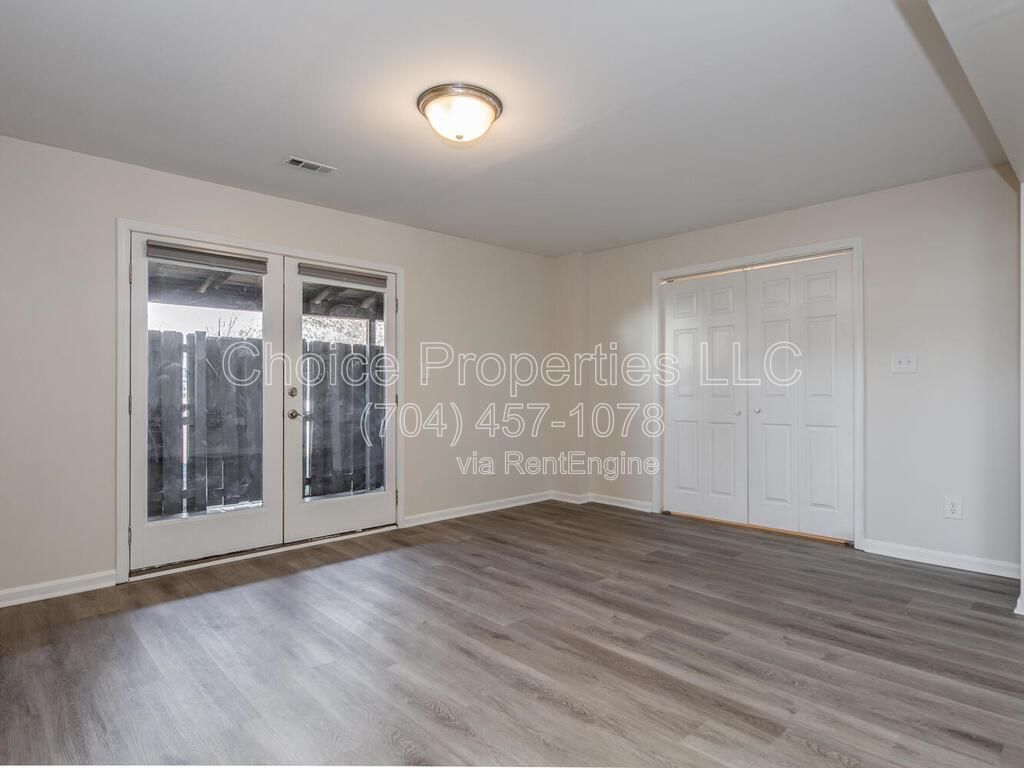 GREAT SOUTH CLT LOCATION! PRIVATE COMMUNITY-EASY TO-GET-TO NEW GREENWAY ENTRANCE OFF SHARON RD. property image