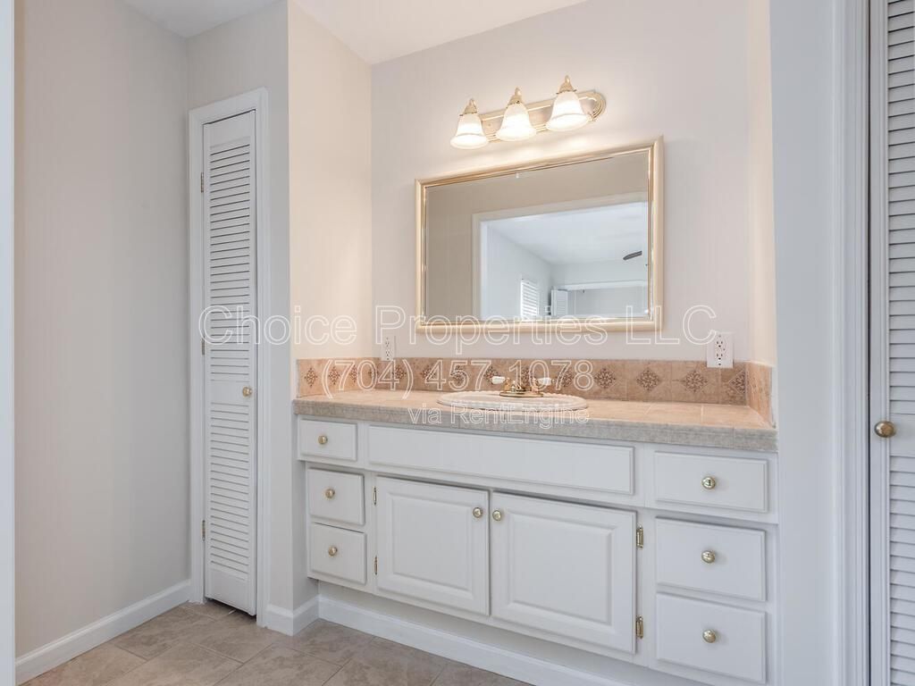 GREAT SOUTH CLT LOCATION! PRIVATE COMMUNITY-EASY TO-GET-TO NEW GREENWAY ENTRANCE OFF SHARON RD. property image