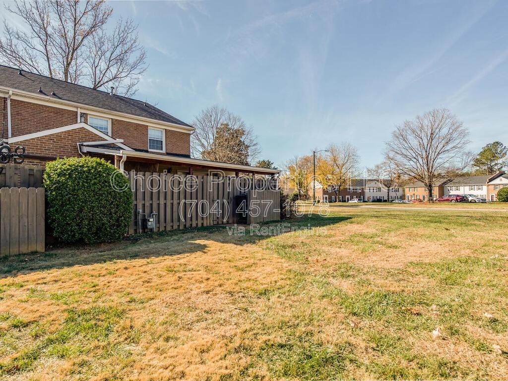 GREAT SOUTH CLT LOCATION! PRIVATE COMMUNITY-EASY TO-GET-TO NEW GREENWAY ENTRANCE OFF SHARON RD. property image