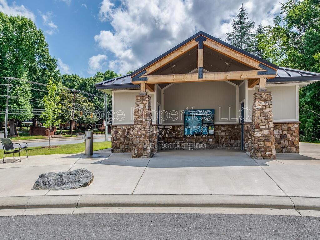 GREAT SOUTH CLT LOCATION! PRIVATE COMMUNITY-EASY TO-GET-TO NEW GREENWAY ENTRANCE OFF SHARON RD. property image