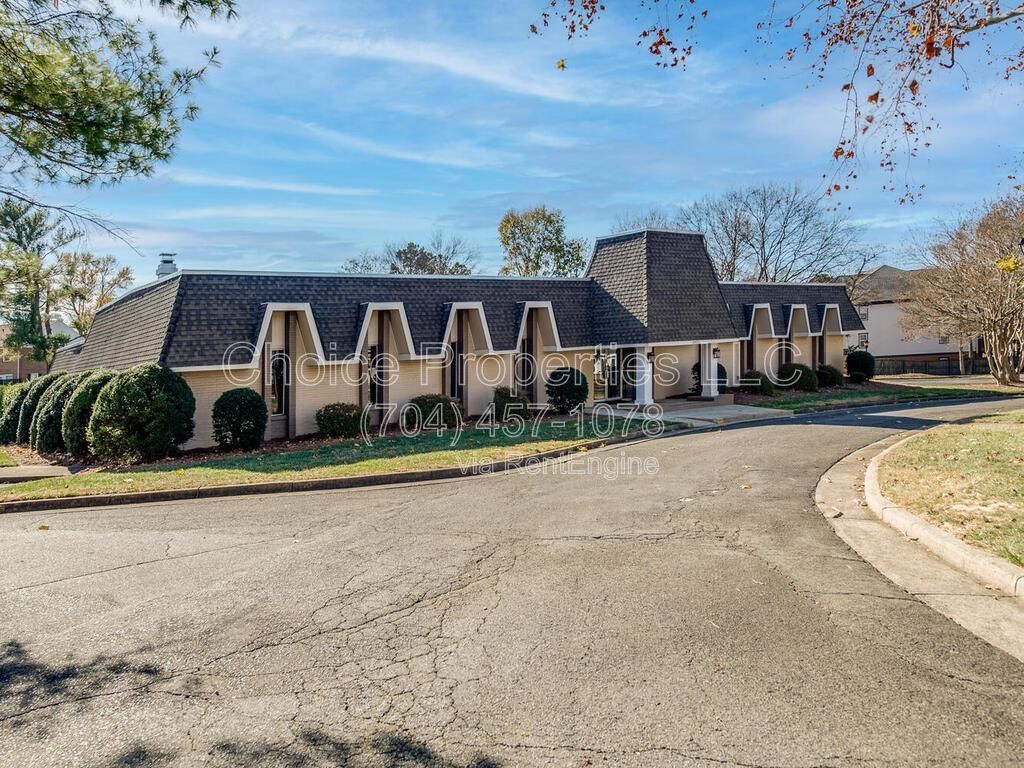 GREAT SOUTH CLT LOCATION! PRIVATE COMMUNITY-EASY TO-GET-TO NEW GREENWAY ENTRANCE OFF SHARON RD. property image