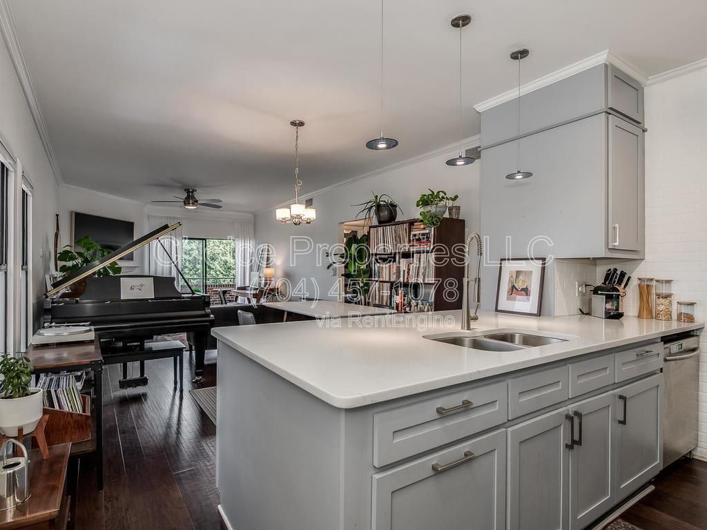 Beautifully updated 2 bedroom/2 bath condo in the heart of Fourth Ward. property image