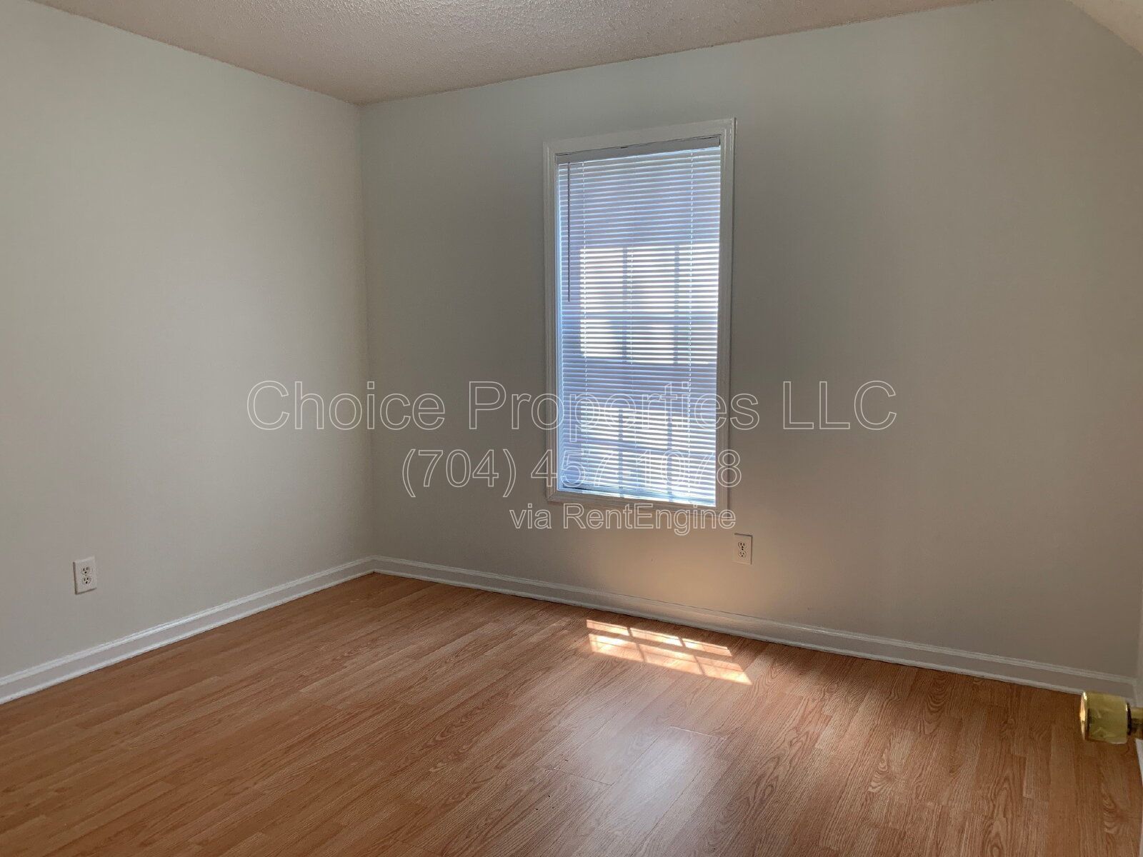 Very nice 2 bedroom and 1 bath apartment located in downtown Concord property image