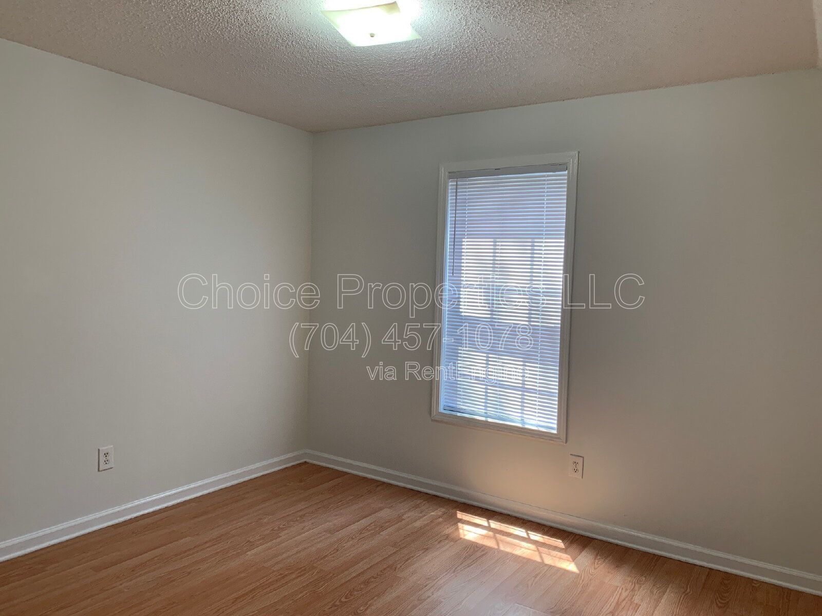 Very nice 2 bedroom and 1 bath apartment located in downtown Concord property image