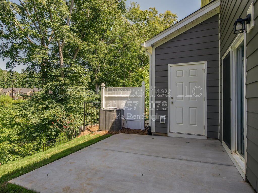 Built in 2022 and waiting for you to move right on in! property image