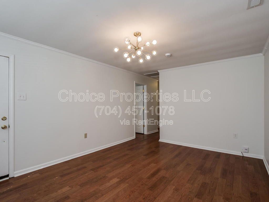 Super cute Duplex in the heart of Montford and Selwyn area property image