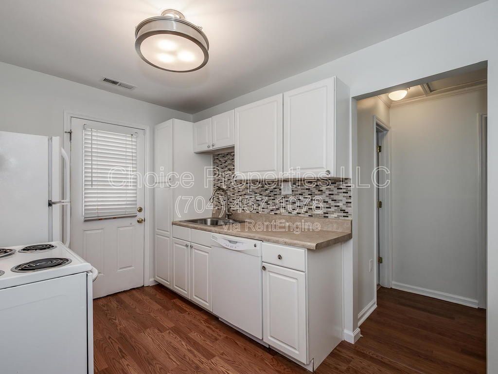 Super cute Duplex in the heart of Montford and Selwyn area property image