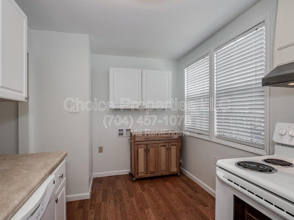 Super cute Duplex in the heart of Montford and Selwyn area property image