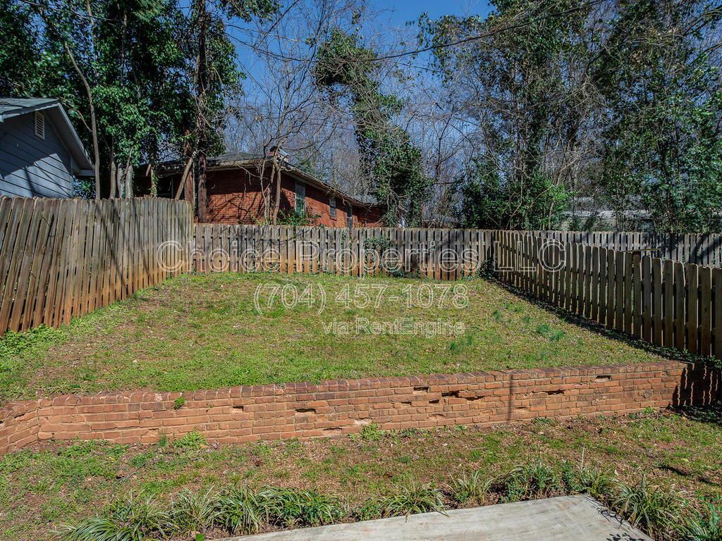 Super cute Duplex in the heart of Montford and Selwyn area property image