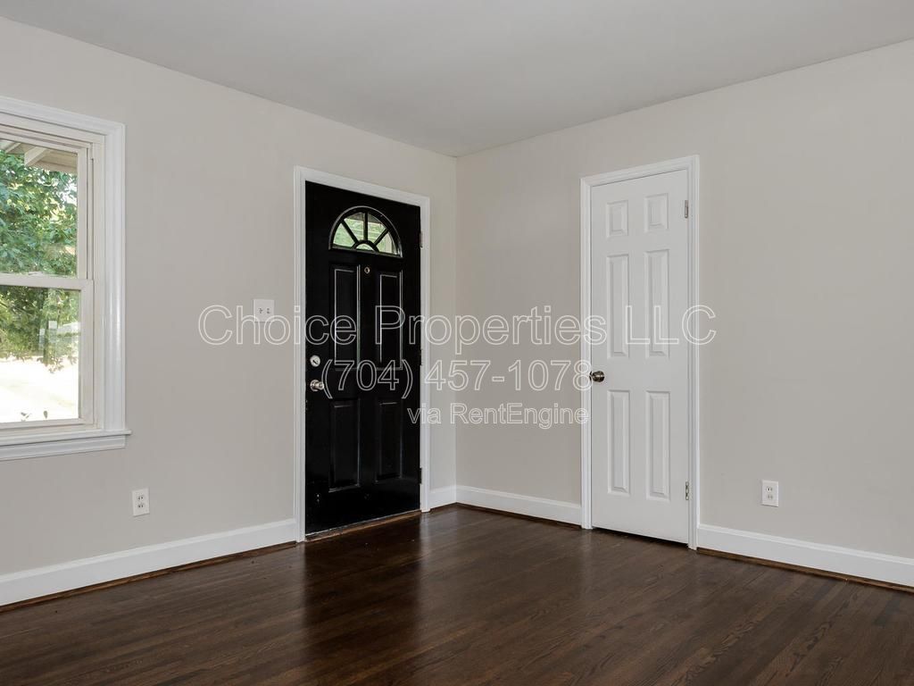 All brick, corner lot with open floor plan, huge kitchen with granite countertops! property image