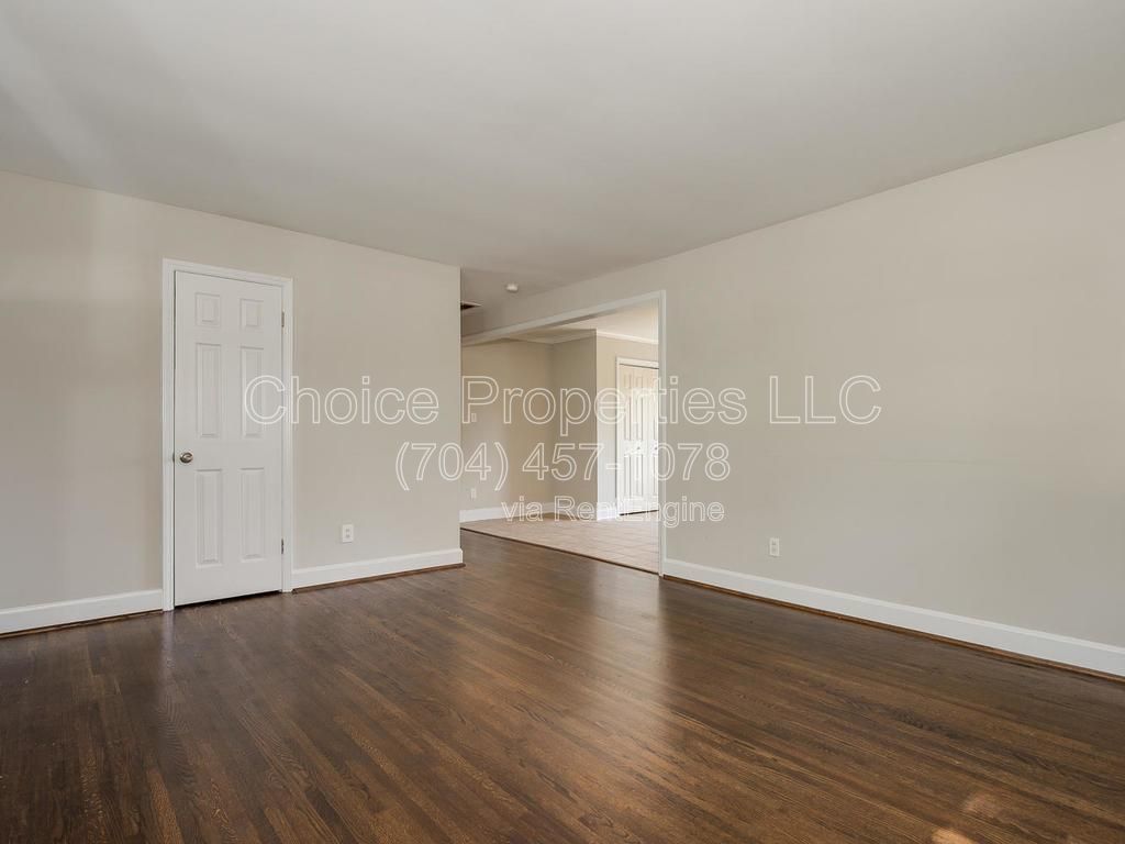 All brick, corner lot with open floor plan, huge kitchen with granite countertops! property image