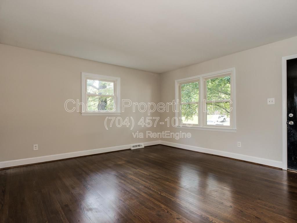 All brick, corner lot with open floor plan, huge kitchen with granite countertops! property image