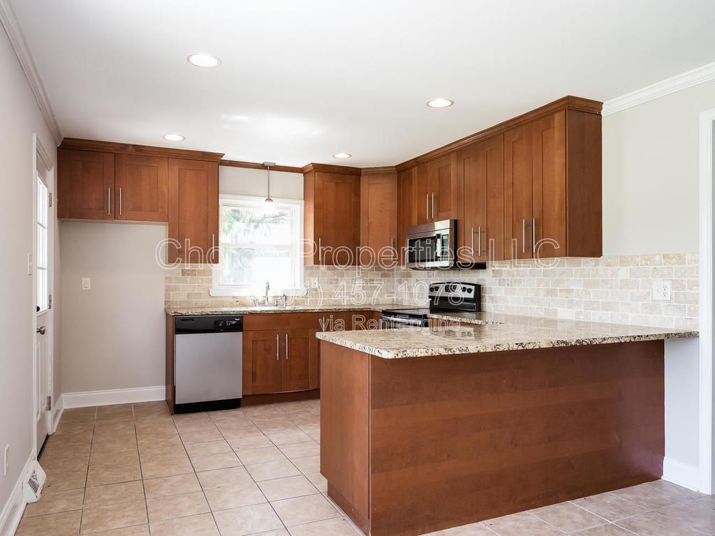 All brick, corner lot with open floor plan, huge kitchen with granite countertops! property image