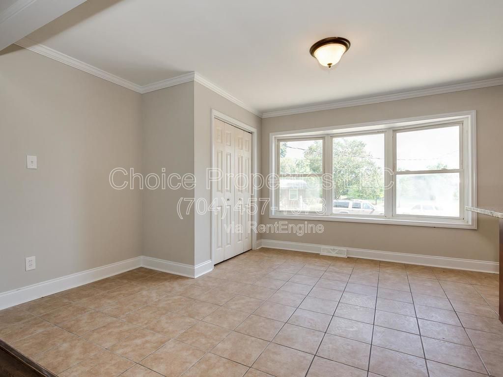 All brick, corner lot with open floor plan, huge kitchen with granite countertops! property image