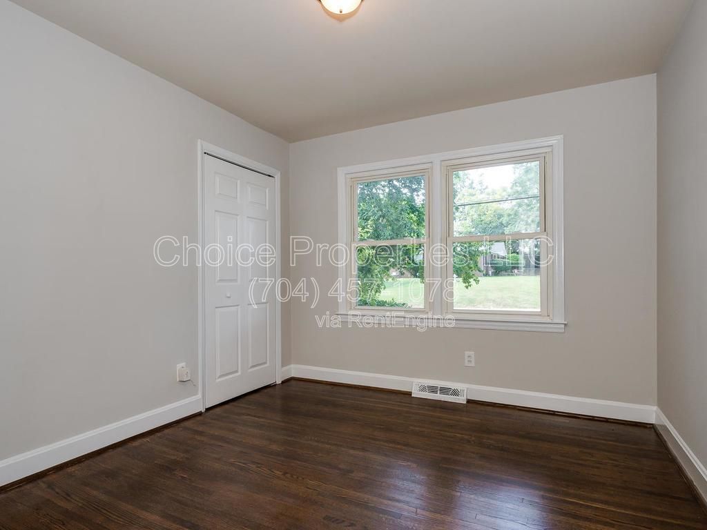 All brick, corner lot with open floor plan, huge kitchen with granite countertops! property image