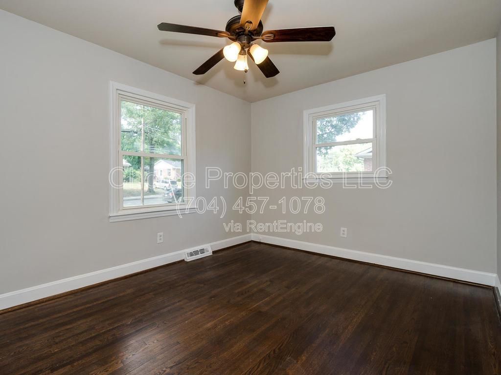 All brick, corner lot with open floor plan, huge kitchen with granite countertops! property image