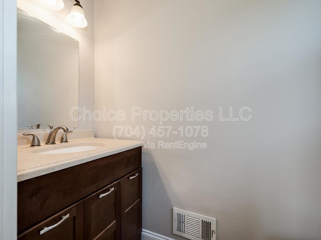 All brick, corner lot with open floor plan, huge kitchen with granite countertops! property image