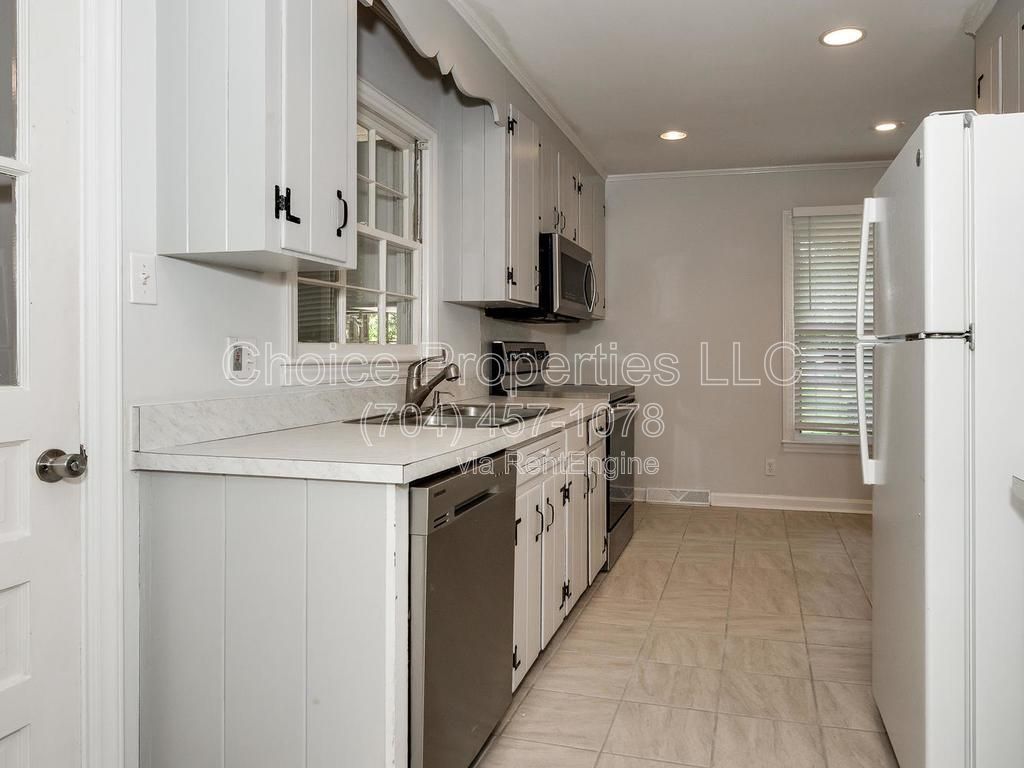Madison Park ranch home with approx. 1 acre cul-de-sac lot that backs up to Marion Dahl/Queens Sports center! property image