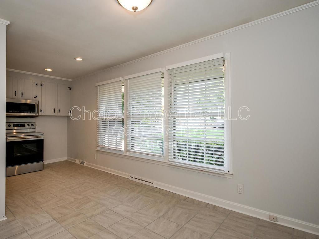 Madison Park ranch home with approx. 1 acre cul-de-sac lot that backs up to Marion Dahl/Queens Sports center! property image