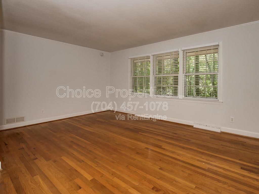 Madison Park ranch home with approx. 1 acre cul-de-sac lot that backs up to Marion Dahl/Queens Sports center! property image