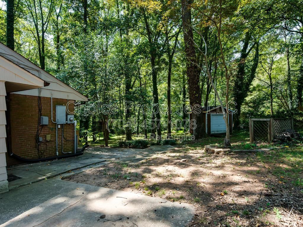 Madison Park ranch home with approx. 1 acre cul-de-sac lot that backs up to Marion Dahl/Queens Sports center! property image