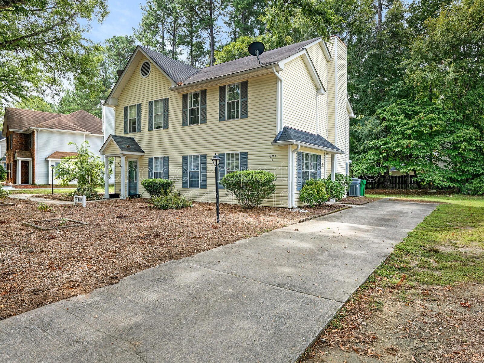 Newly updated cozy 2 bed, 2.5 bath duplex with 2nd floor laundry and a back patio! property image