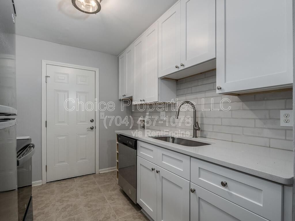 Super cute 1 bedroom, 1 bathroom, apartment in West Charlotte! property image