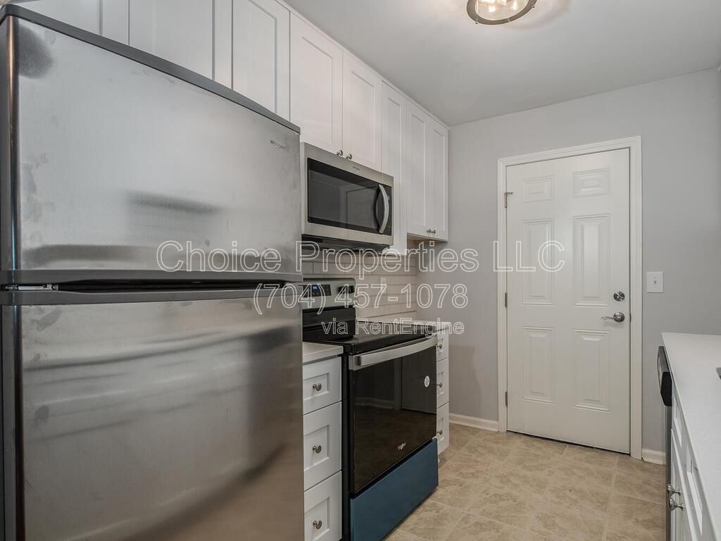 Super cute 1 bedroom, 1 bathroom, apartment in West Charlotte! property image