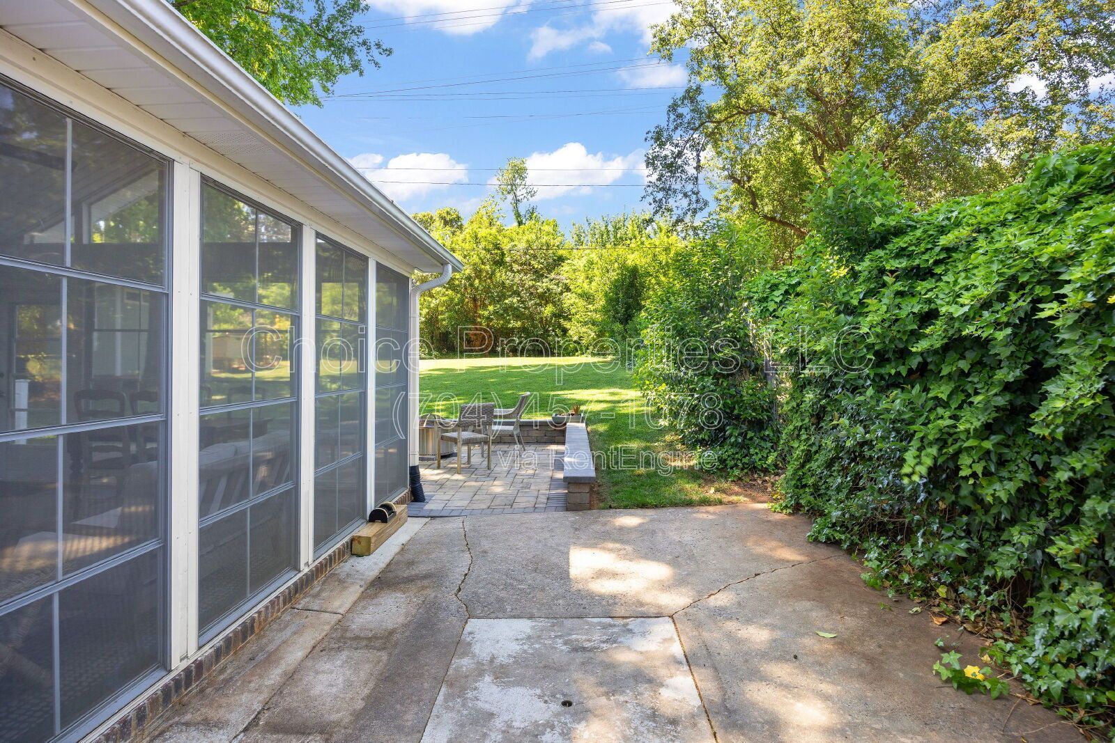 Charming 3-Bed Sanctuary with 3.5 Baths and tons of Comfort in Charlotte! property image
