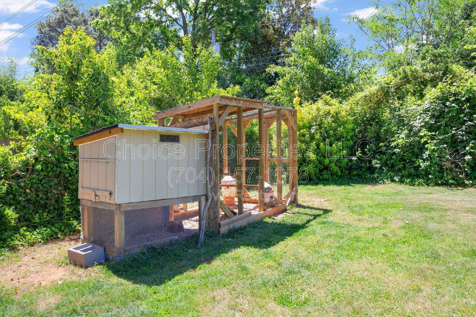 Charming 3-Bed Sanctuary with 3.5 Baths and tons of Comfort in Charlotte! property image