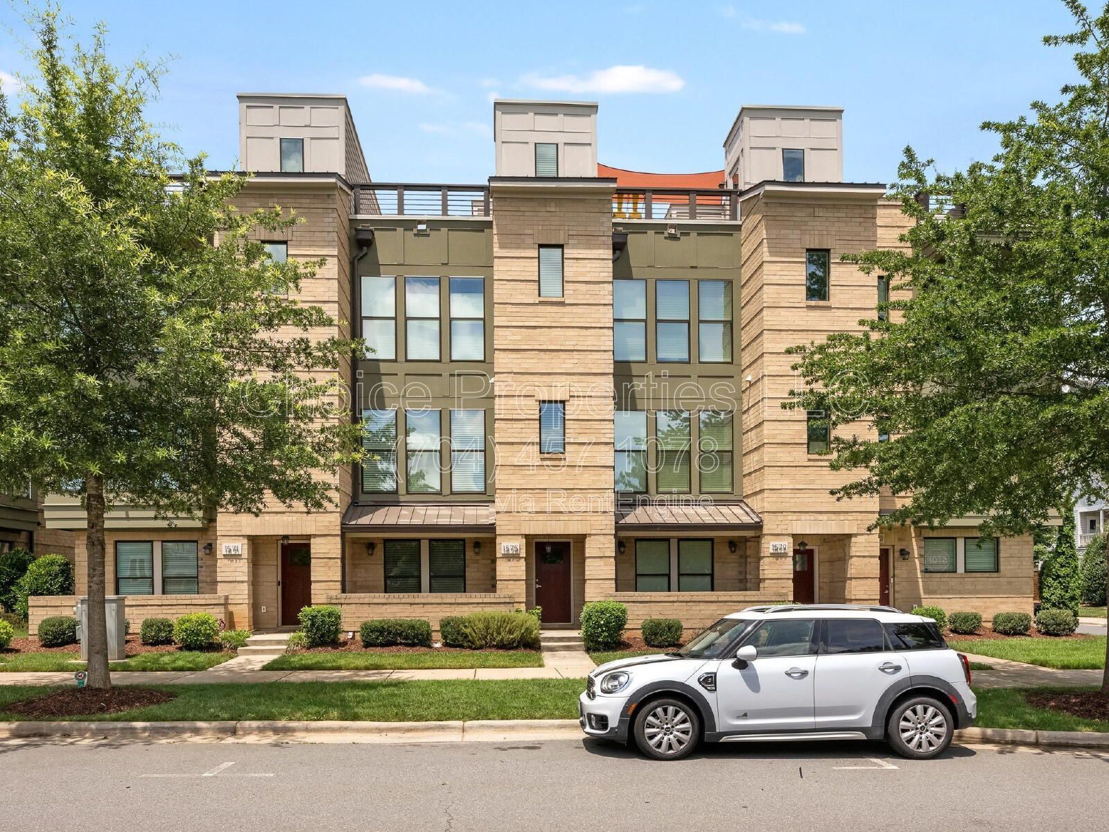 Spacious 3-Bed Condo Retreat with 3.5 Baths in Prime Charlotte Location – 2070 Sq Ft of Modern Living! property image