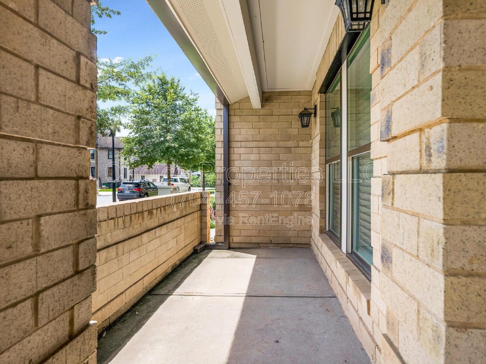 Spacious 3-Bed Condo Retreat with 3.5 Baths in Prime Charlotte Location – 2070 Sq Ft of Modern Living! property image